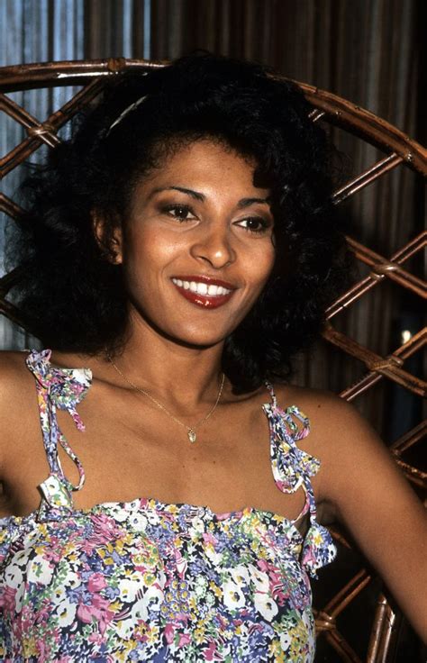 28 Stunning Photos of Pam Grier in the 1970s